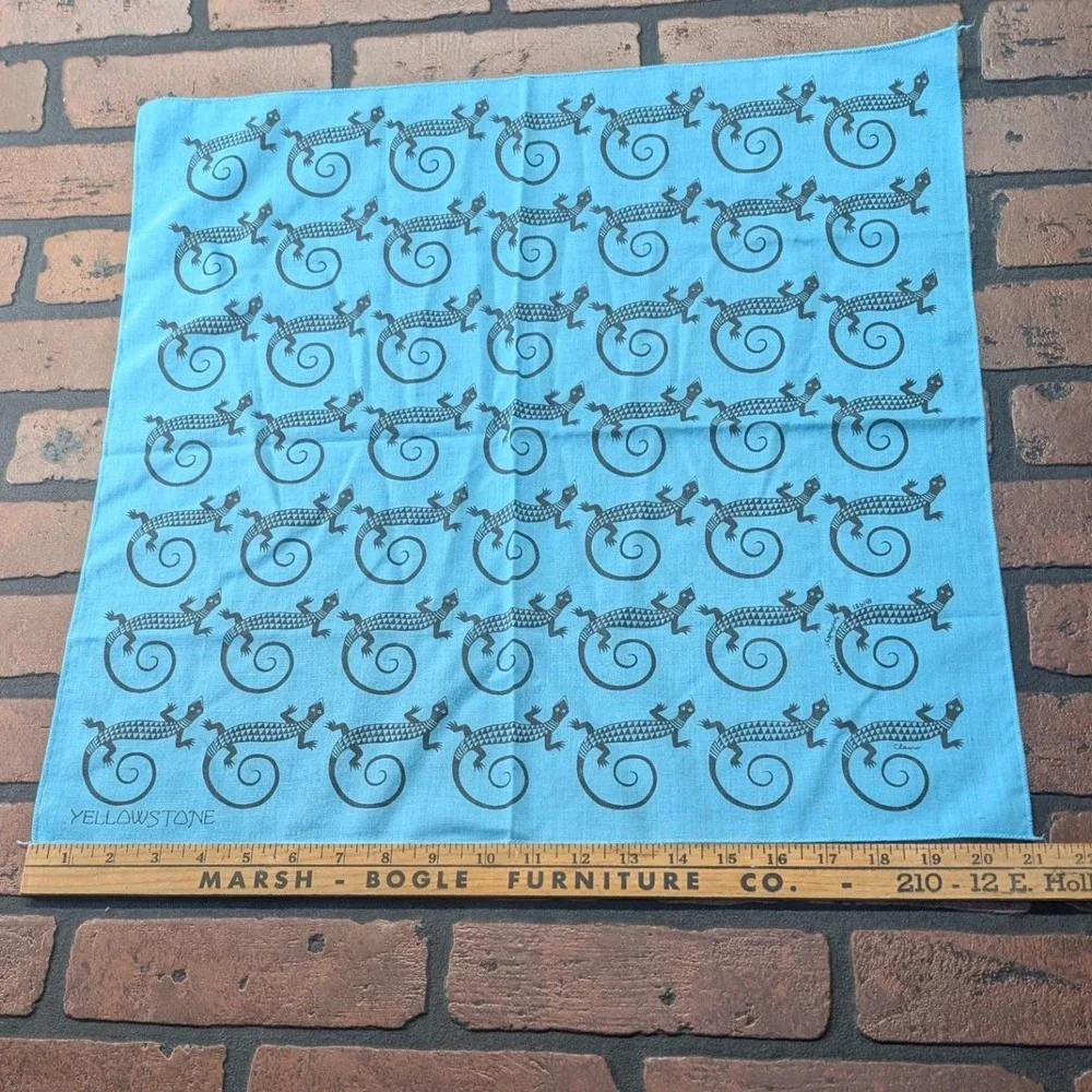 Vintage 1981 Yellowstone National Park Lizard Bandana Aqua Blue Southwest Images